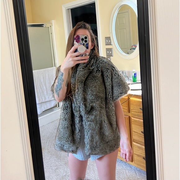 Scully Faux Fur Chinchilla Short Coat - Picture 8 of 9